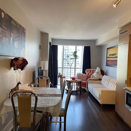 Luxury Condo With Cn Tower View トロント エクステリア 写真