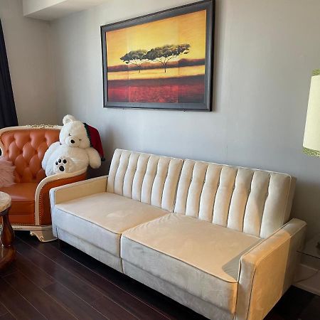 Luxury Condo With Cn Tower View トロント エクステリア 写真