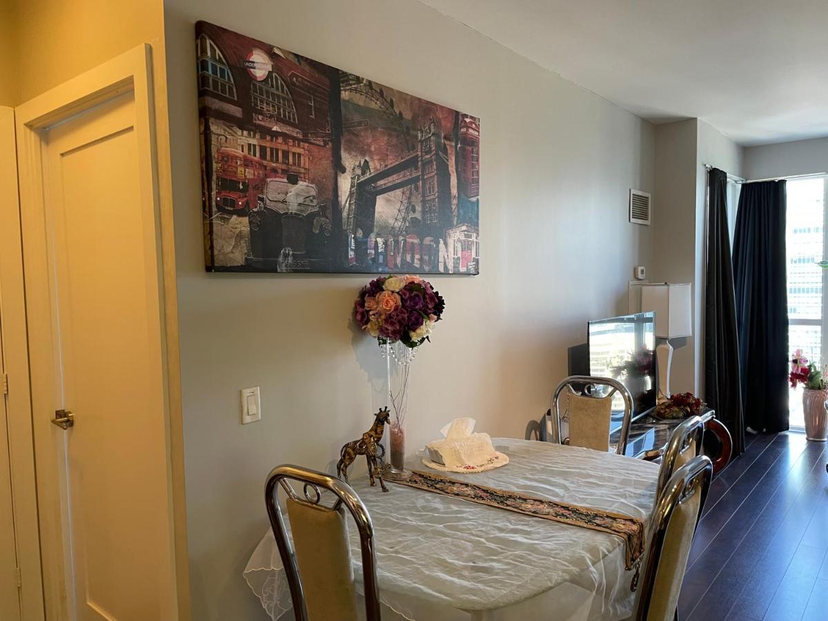 Luxury Condo With Cn Tower View トロント エクステリア 写真