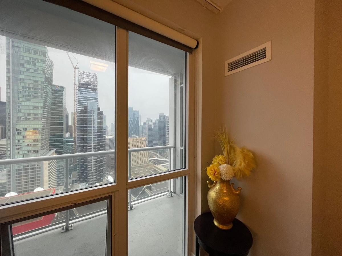 Luxury Condo With Cn Tower View トロント エクステリア 写真