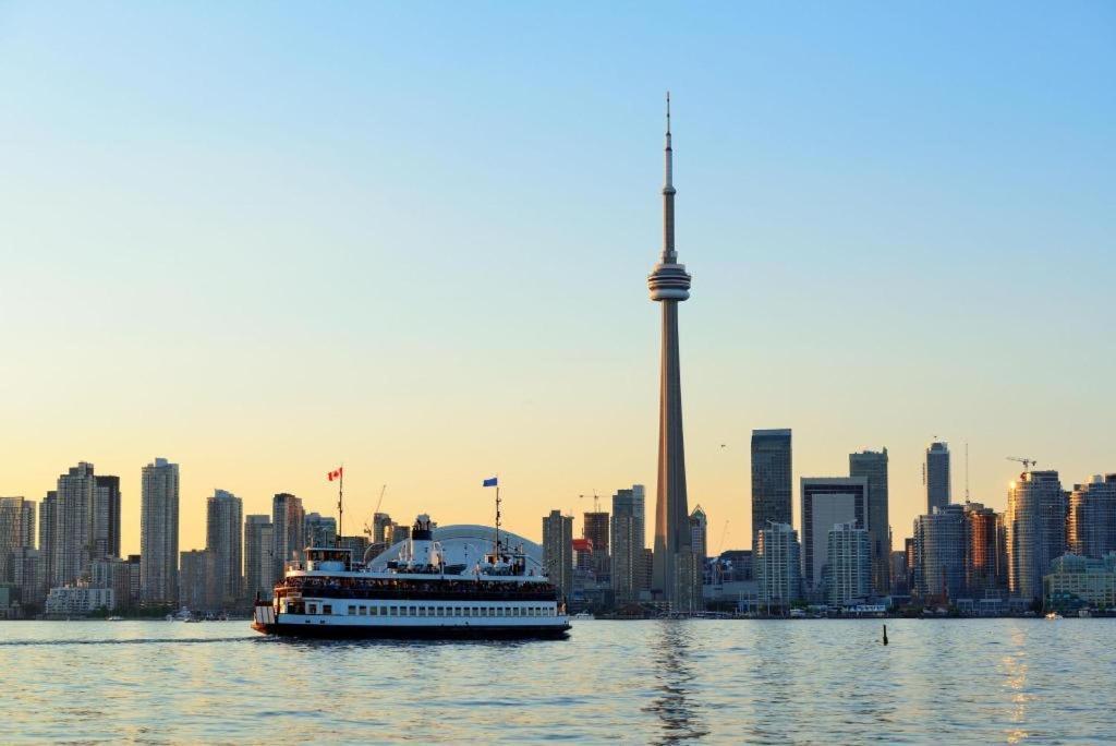 Luxury Condo With Cn Tower View トロント エクステリア 写真