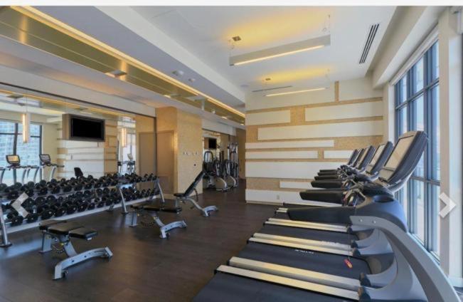 Luxury Condo With Cn Tower View トロント エクステリア 写真
